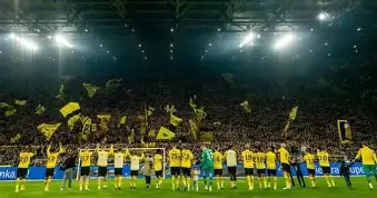 多特蒙德客场反败为胜，球队士气大振(多特蒙德客场反败为胜,球队士气大振)