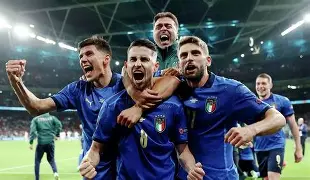 欧洲顶尖球队备战决赛阶段，战况激烈的简单介绍