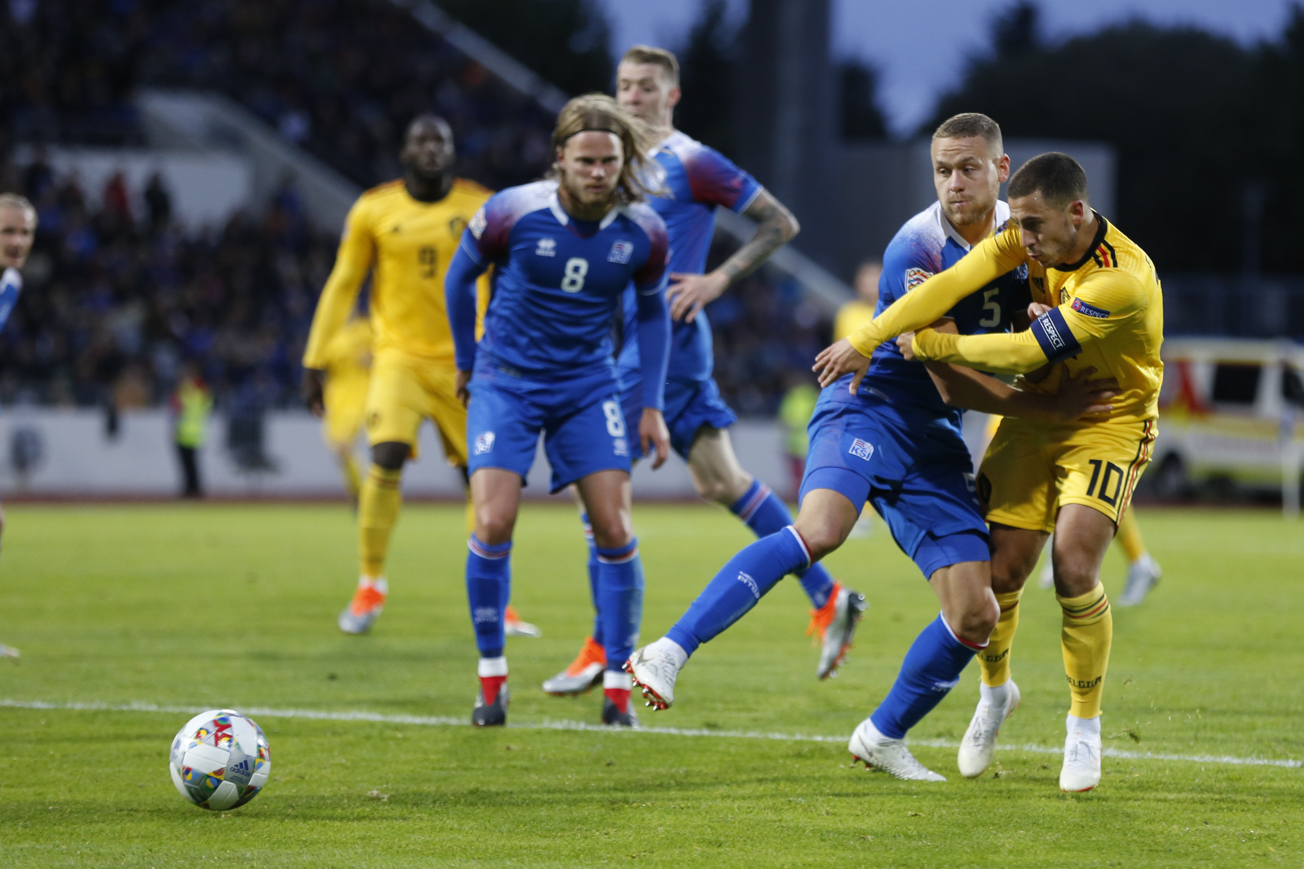 顶级对抗！欧洲足球赛事中的激情盛宴的简单介绍