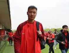 上港队气氛热烈，备战晋级亚冠资格赛的简单介绍